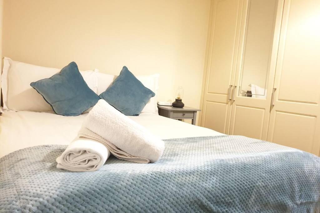Large 3 Bed, Galway City Centre Daire Dış mekan fotoğraf